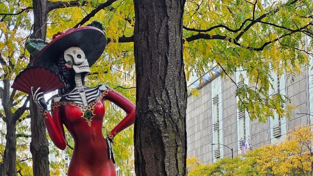 Day of the dead statue in Chicago